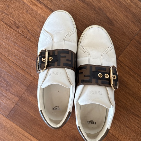 FENDI Signature Logo Casual Sneakers In White 38 - Picture 2 of 7